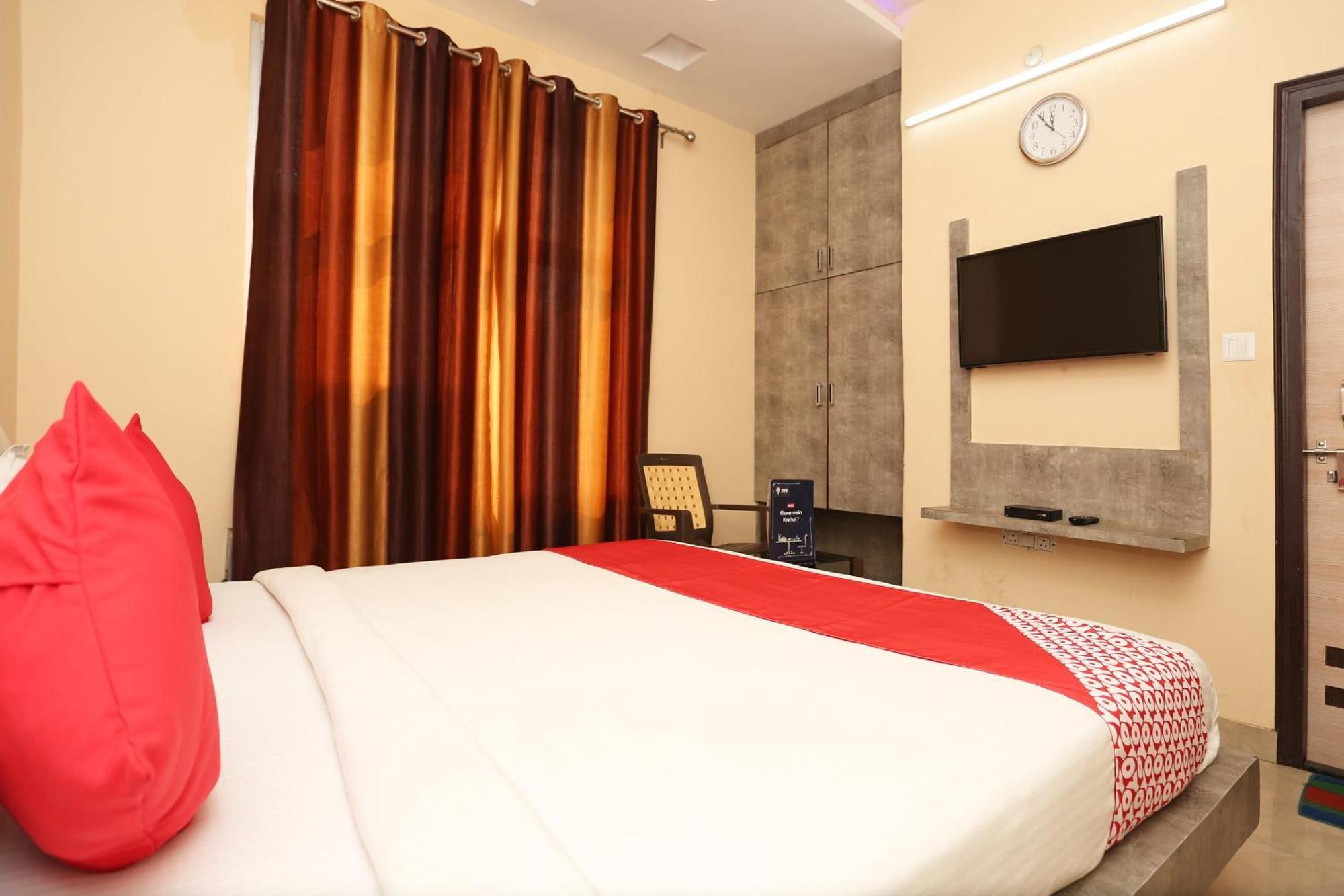 Oyo Flagship Hotel Krishna Chinhat Экстерьер фото